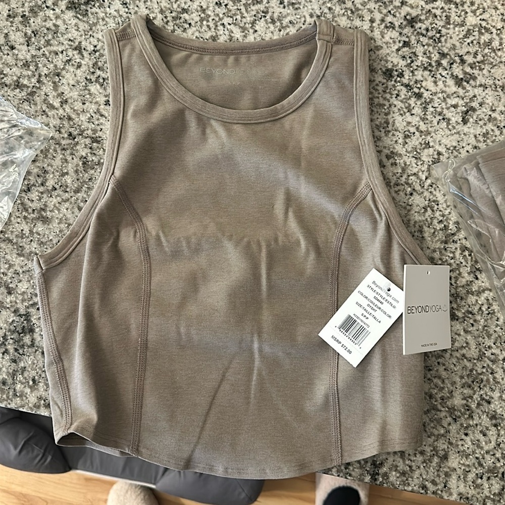 NWT Beyond Yoga Motivate cropped top